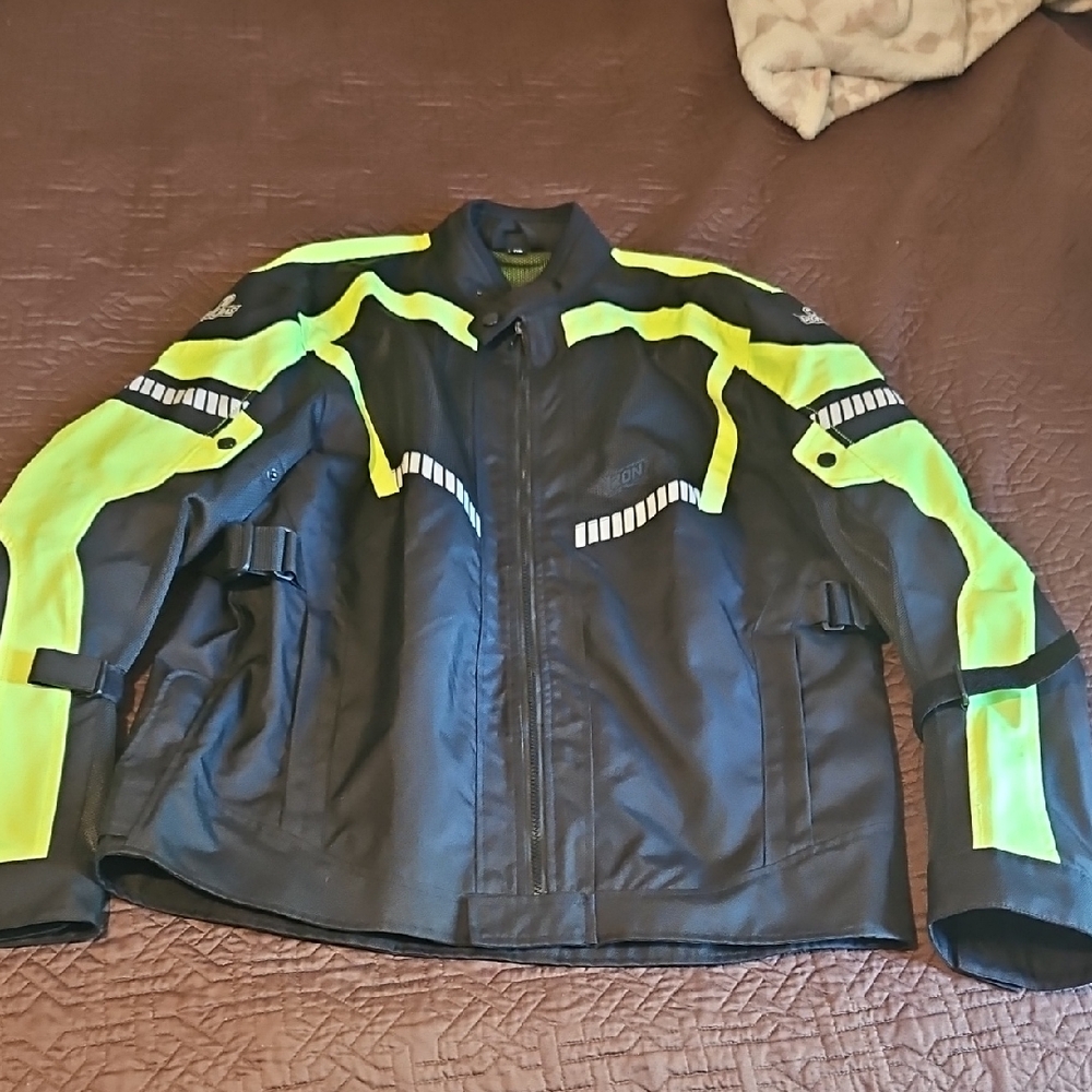 High-Performance Black and Yellow Men's Jacket
